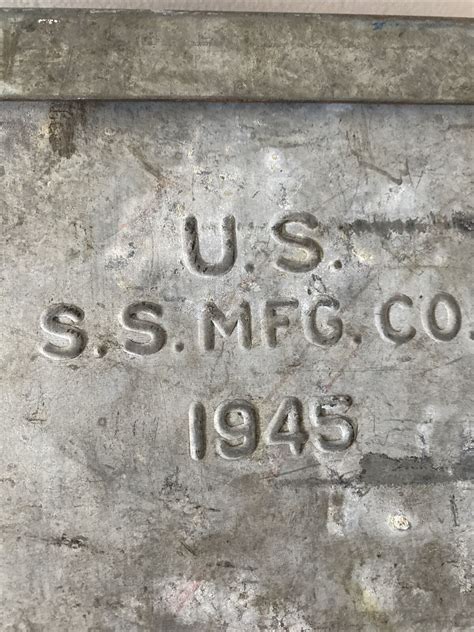 Vintage Metal WW2 1945 US. Navy Ship Issue S.S. MFG. Co.